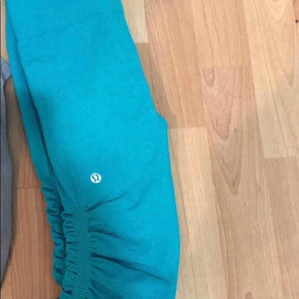 Lululemon in the flow crop ||